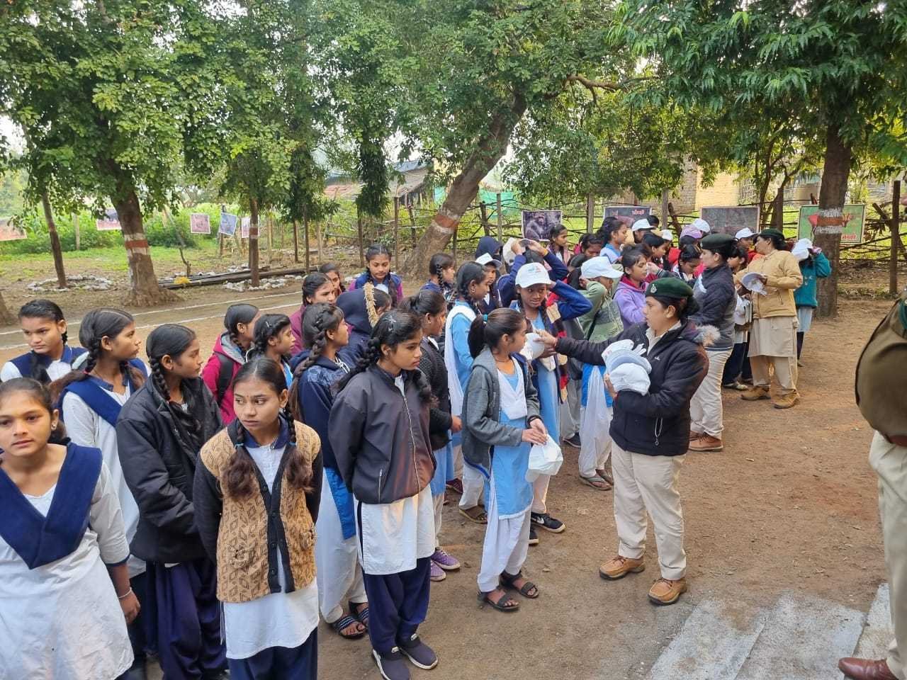 अनुभूति कैंप : विद्यार्थियों ने वनग्राम जोगा का किया भ्रमण