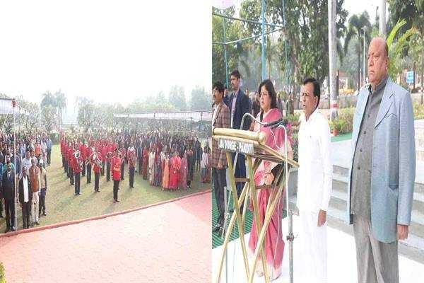 मंत्रालय में हुआ राष्ट्र-गीत “वंदे-मातरम” एवं राष्ट्र-गान “जन-गण-मन” का सामूहिक गायनउप-मुख्यमंत्री देवड़ा ने सभी को दी नववर्ष की शुभकामनाएं