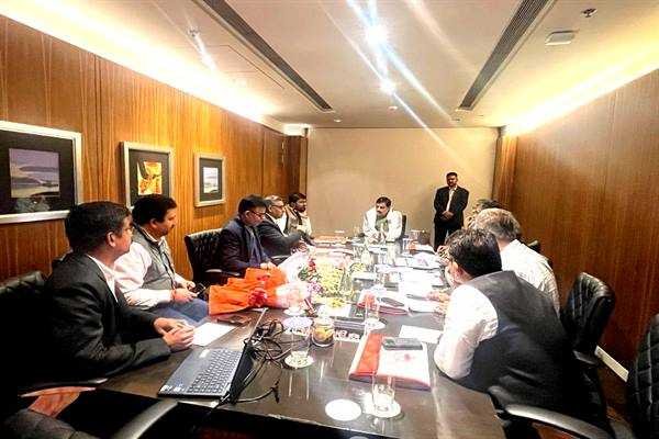 ख्यमंत्री डॉ. यादव ने डेयरी किसानों को दूध की सही कीमत दिलाने केलिए सांची और अमूल की संयुक्त बैठक ली