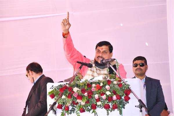 सभी प्रकार की सुविधाएँ गरीब तक पहुंचाने की गारंटी है विकसित भारत संकल्प यात्रा : डॉ. यादव