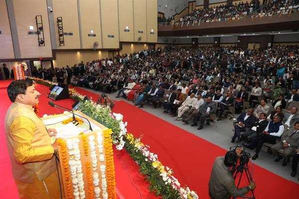चुनौतियों का सामना करें, समाधान खोजें, शत-प्रतिशत प्रयास करें – मुख्यमंत्री डॉ. यादव