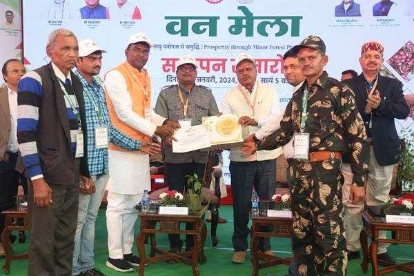 प्रत्येक जिले में लगेंगे वन मेले : वन मंत्री श्री चौहान