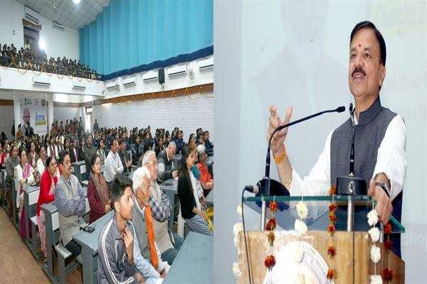 परीक्षा की तैयारी सहजता से नियमित रूप से करें, इससे रहेंगे तनाव रहित – स्कूल शिक्षा मंत्री श्री सिंह