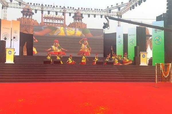 लाल किले में चल रहे भारत पर्व-2024 में बुंदेली लोकनृत्य की प्रस्तुति