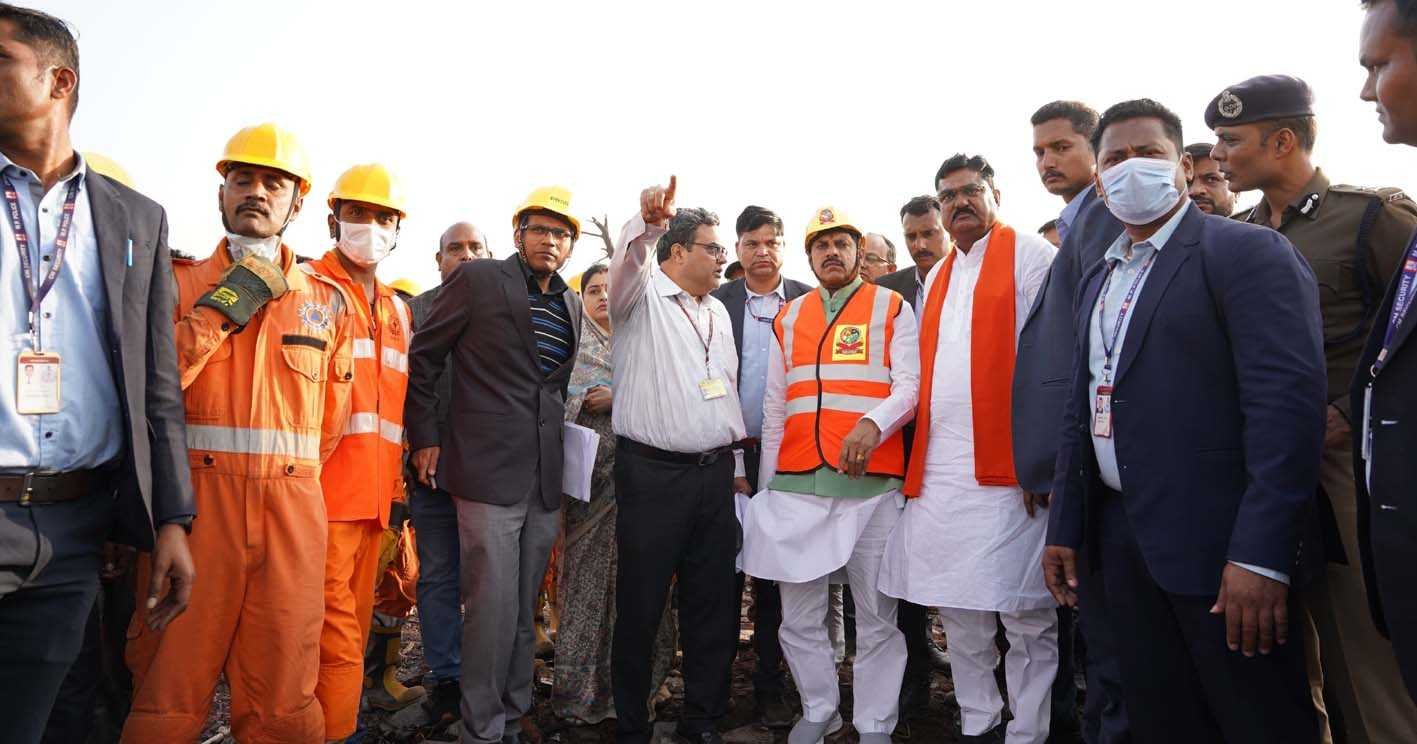 संकट की इस घड़ी में सरकार आपके साथ हैं
