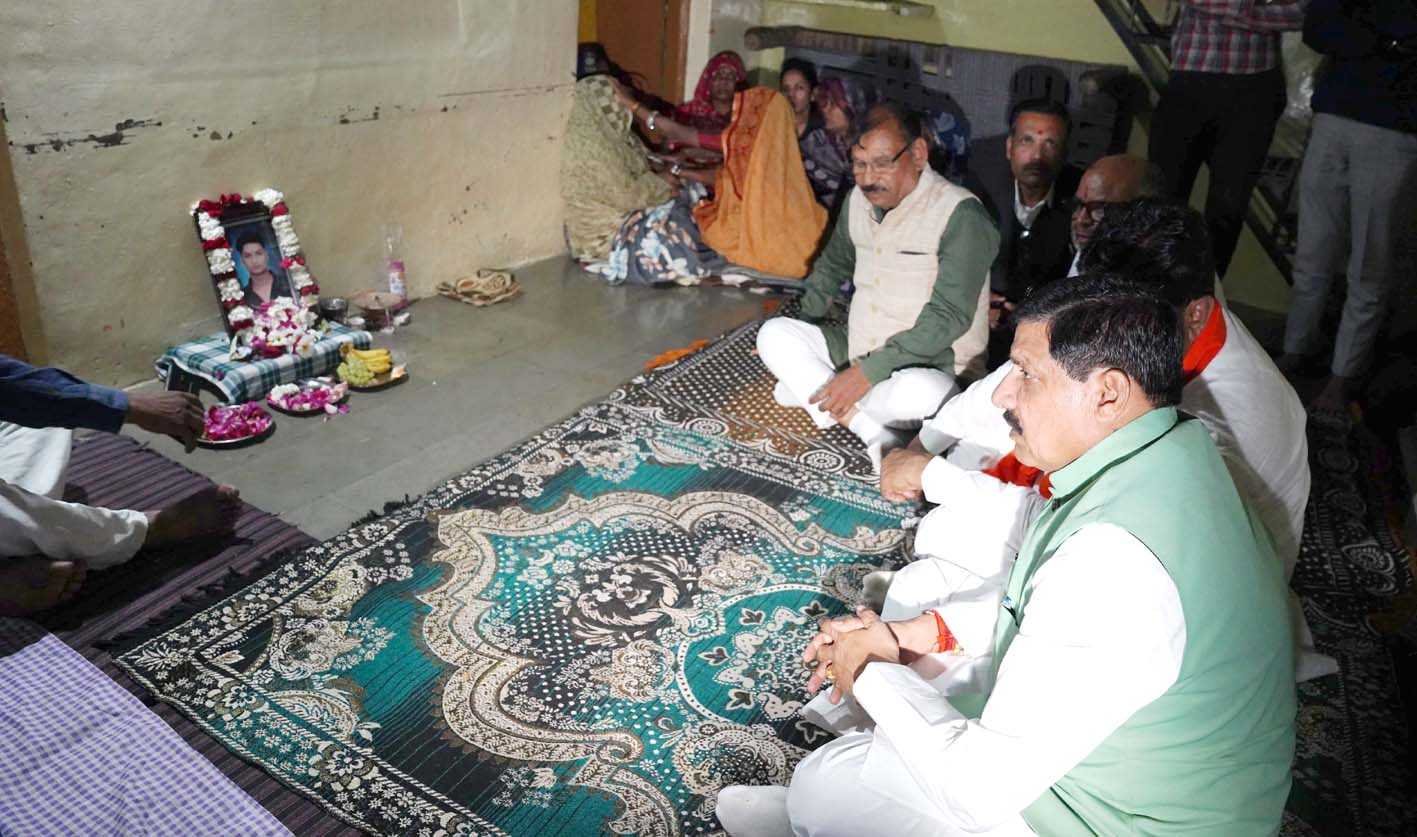 मुख्यमंत्री ने मृतक के घर पहुंचकर शोक संवेदनाएं प्रकट की