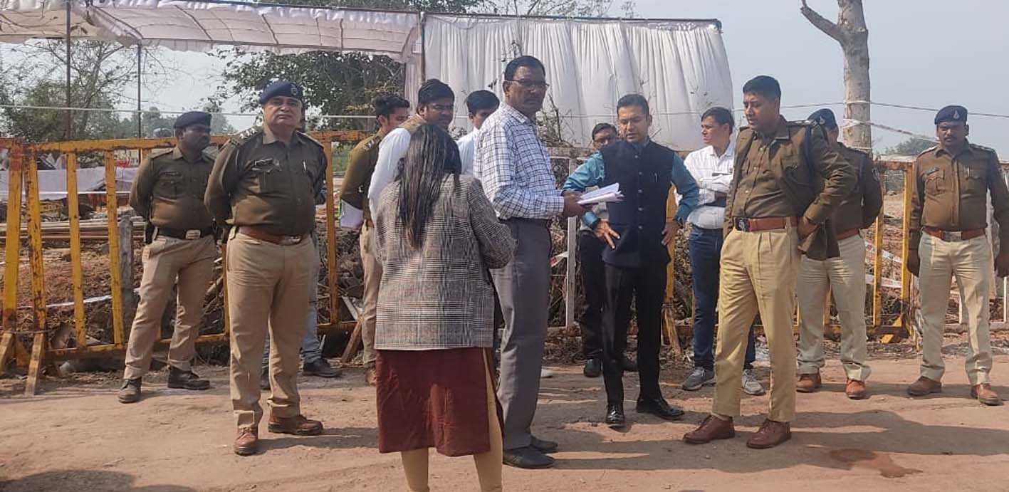 कलेक्टर श्री सिंह ने बैरागढ़ के दुर्घटना स्थल का निरीक्षण किया