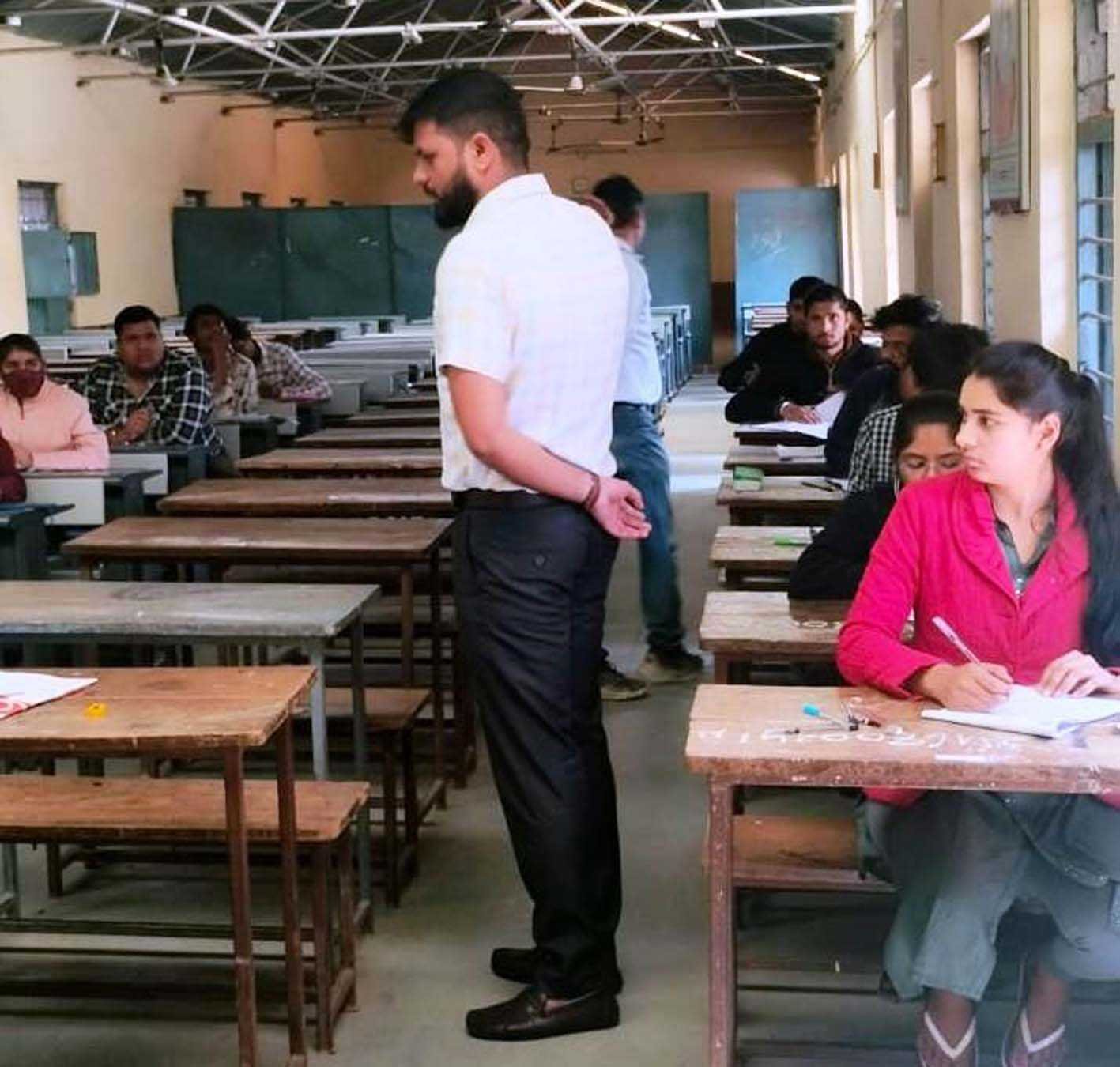 जिपं सीईओ ने परीक्षा केन्द्रों का किया निरीक्षण  