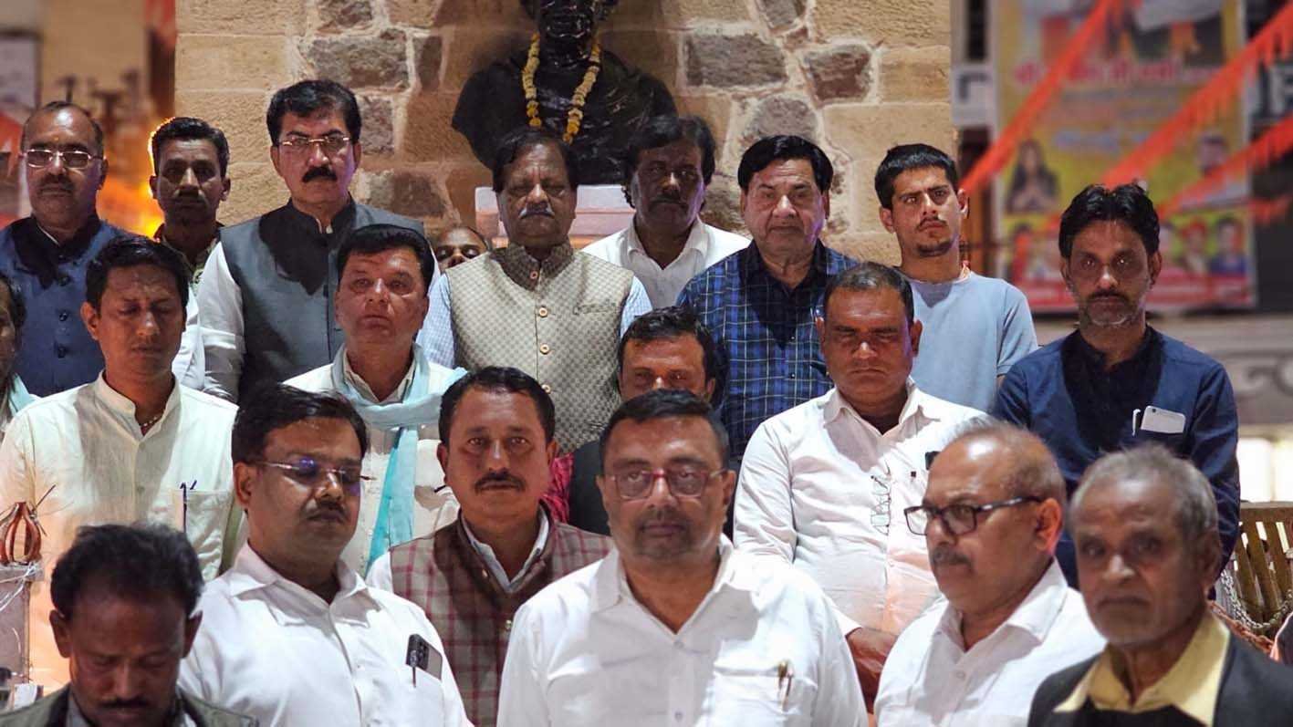 कांग्रेस ने जताया दुख, मृतकों को दी श्रद्धांजलि  