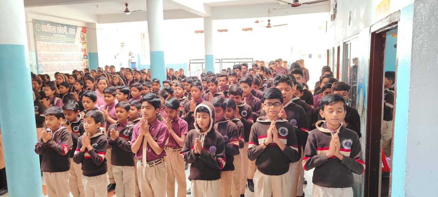 दिवंगत आत्माओं को छात्र-छात्राओं ने दी श्रद्धांजलि  दिवंगत आत्माओं को छात्र-छात्राओं ने दी श्रद्धांजलि  