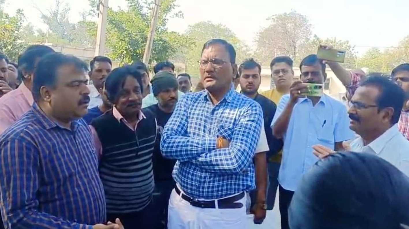 पानी को तरसे कॉलोनी के वाशिंदे