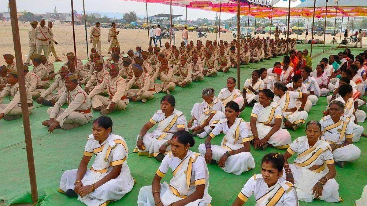 रायसेन में आदिवासी किसान सैनिकों की रैली, आजाद हिंद फौज की गणवेश पहनकर हुए शामिल