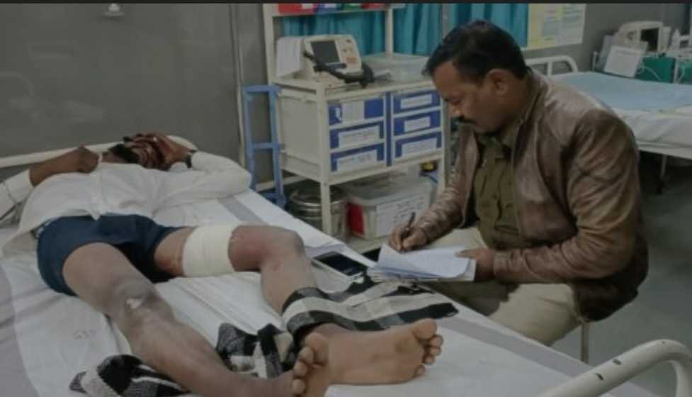 असली बताकर नकली सोना बेचा, विरोध किया तो मार दी पैर में गोली