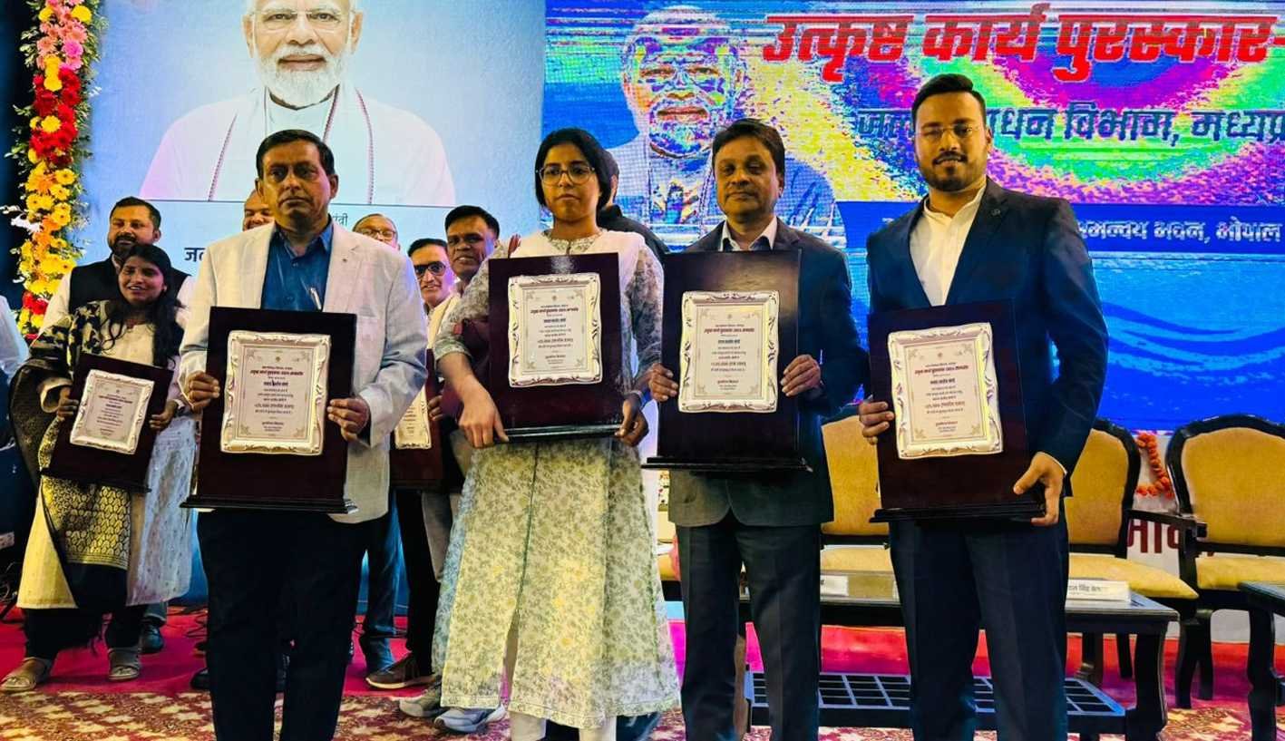 जल संसाधन विभाग के दो अधिकारी सम्मानित