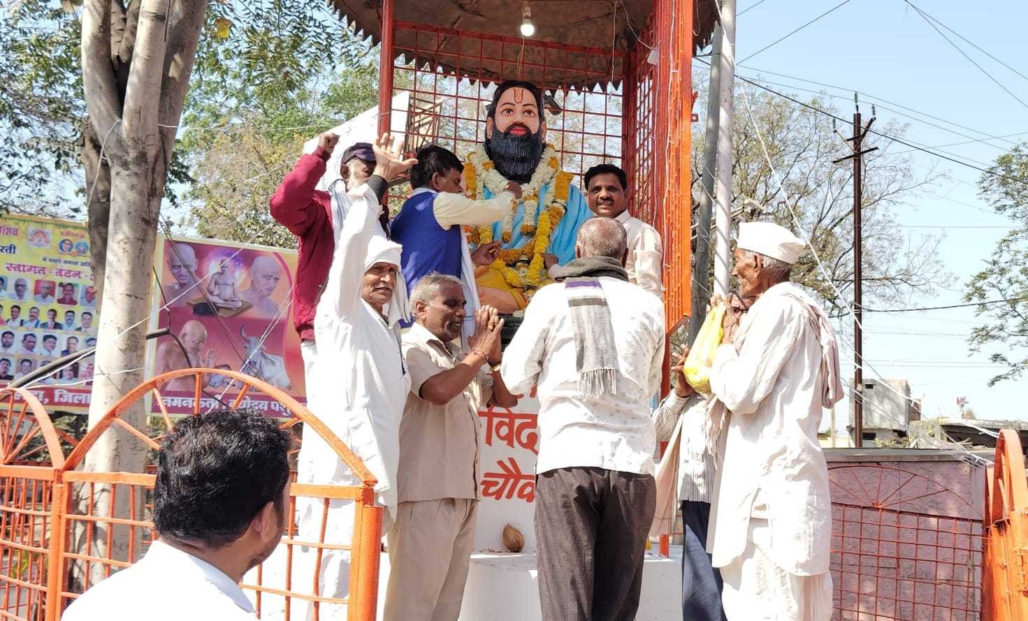 संत शिरोमणि को किया याद…  रविदास चौक पहुंचकर प्रतिमा पर माल्यार्पण
