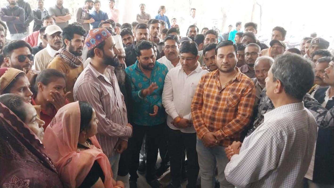 पीड़ितों को न्याय दिलाने की मांग