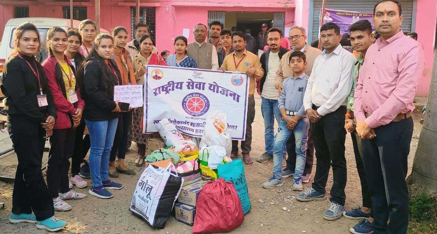 पीड़ित परिवारों को बांटी राहत सामग्री