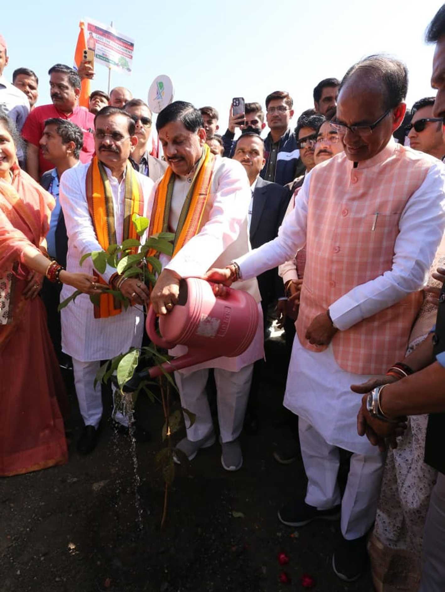 पूर्व सीएम ने पर्यावरण सम्मेलन में दिलाया पौधरोपण का संकल्प
