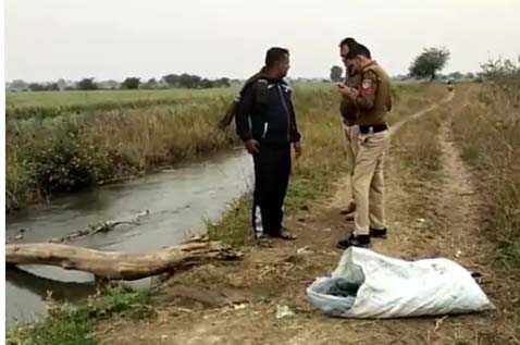 नहर किनारे मिली सुतली बमों से भरी बोरियां