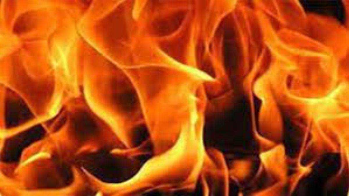 एक ही परिवार के चार लोग आग में झुलसे, जिला अस्‍पताल में भर्ती
