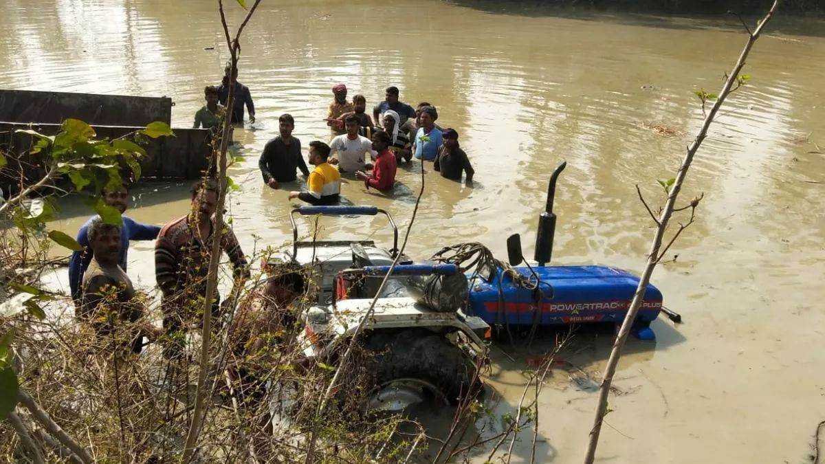 कासगंज में बड़ा हादसा, गंगा स्नान के लिए जा रहे श्रद्धालुओं की ट्रॉली तालाब में पलटी, 22 की मौत