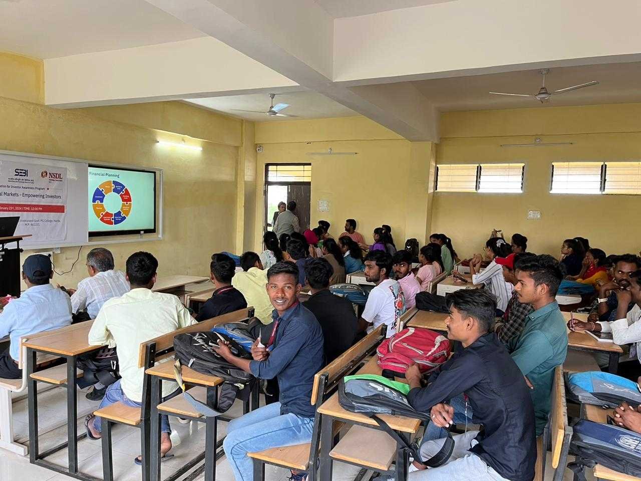 सेमिनार के माध्यम से सेबी द्वारा निवेशकों के हित मे उठाए कदमों को बताया गया