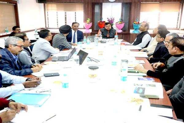 विद्युत उत्पादन इकाईयों की ट्रिपिंग और हीट रेट में कमी लायें – ऊर्जा मंत्री श्री तोमर