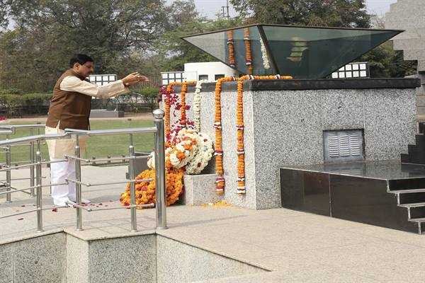 मुख्यमंत्री डॉ. यादव ने पुलवामा हमले की बरसी पर श्रद्धांजलि अर्पित की