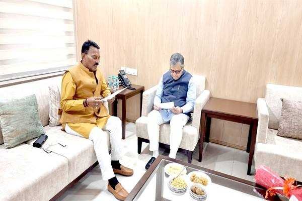 केंद्रीय रेल मंत्री श्री वैष्णव से मंत्री श्री सिलावट ने नई दिल्ली में सौजन्य भेंट की