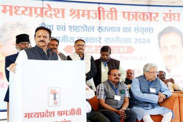 सरकार और जनता के बीच संवाद की कड़ी हैं पत्रकार – उप मुख्यमंत्री श्री शुक्ल