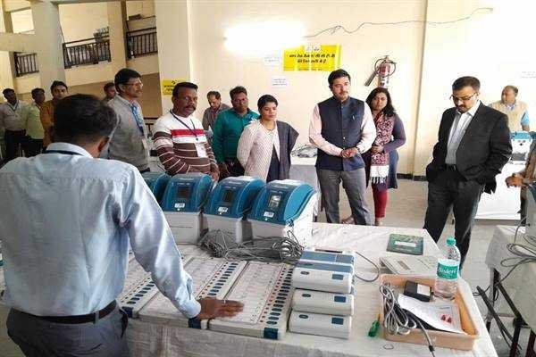मुख्य निर्वाचन पदाधिकारी अनुपम राजन ने लोकसभा निर्वाचन 2024 सीहोर एवं देवास जिले में एफएलसी कार्य का किया अवलोकन