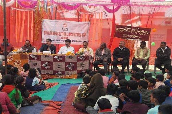 देवास जिले में चलाये जा रहे ‘‘मेरी शाला संपूर्ण शाला‘‘ अभियान में सन फार्मा देवास