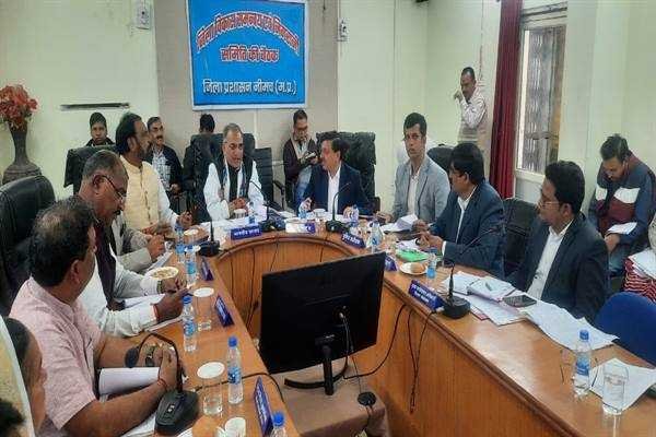 जिले में सभी निर्माणाधीन कार्य निर्धारित मानक एवं गुणवत्‍ता के साथ समय-सीमा में पूर्ण करवाये- श्री गुप्‍ता