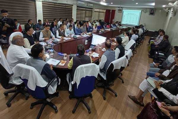 किसान हमारे भगवान हैं, इनकी सेवा करना ईश्वर भक्ति के बराबर है- राजस्व मंत्री श्री वर्मा राजस्व महाअभियान में रायसेन जिला प्रदेश में दूसरे स्थान पर, राजस्व मंत्री ने की कलेक्टर की सराहना राजस्व मंत्री की अध्यक्षता में रायसेन में राजस्व महाअभियान की समीक्षा बैठक सम्पन्न