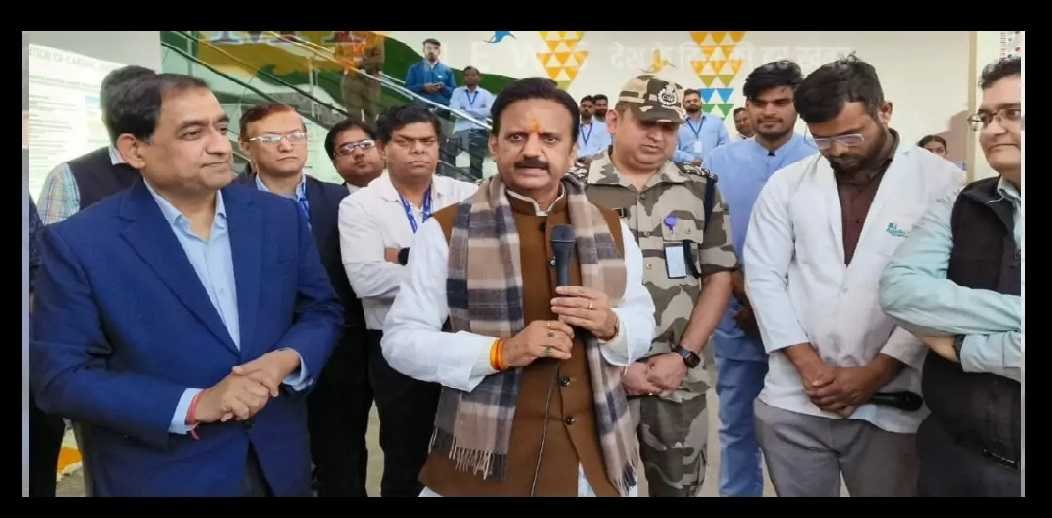उप मुख्यमंत्री ने राजा भोज एयरपोर्ट में स्वचालित बाह्य डिफिब्रिलेटर सेवा का किया शुभारंभ, कहा- आपात स्थिति में यात्रियों की जान बचाने में उपयोगी