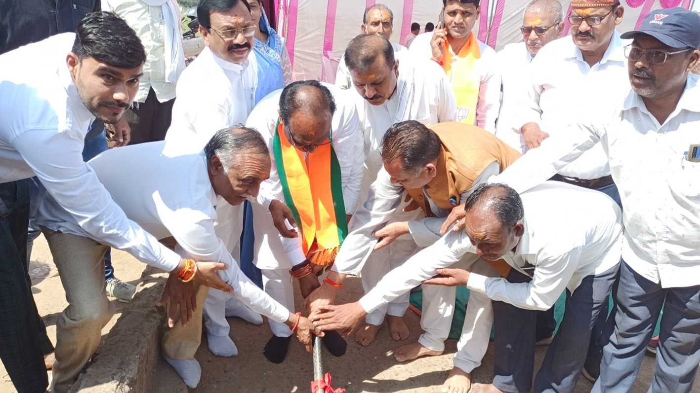 सांसद ने तीर्थनगरी हंडिया को दी सौगात
