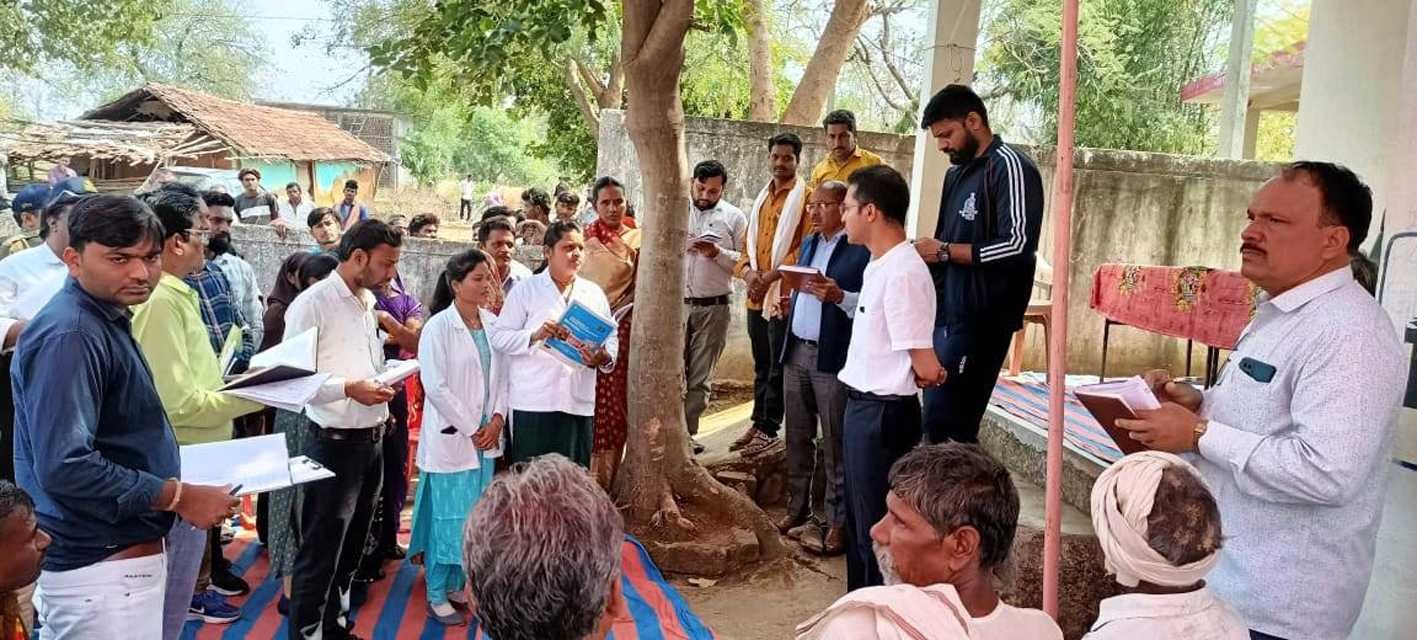 कलेक्टर व एसपी ने खिरकिया क्षेत्र के ग्रामों का किया भ्रमण  
