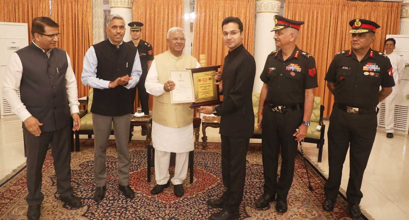 झंडा निधि में लक्ष्य से अधिक राशि जमा करने पर कलेक्टर हुए सम्मानित