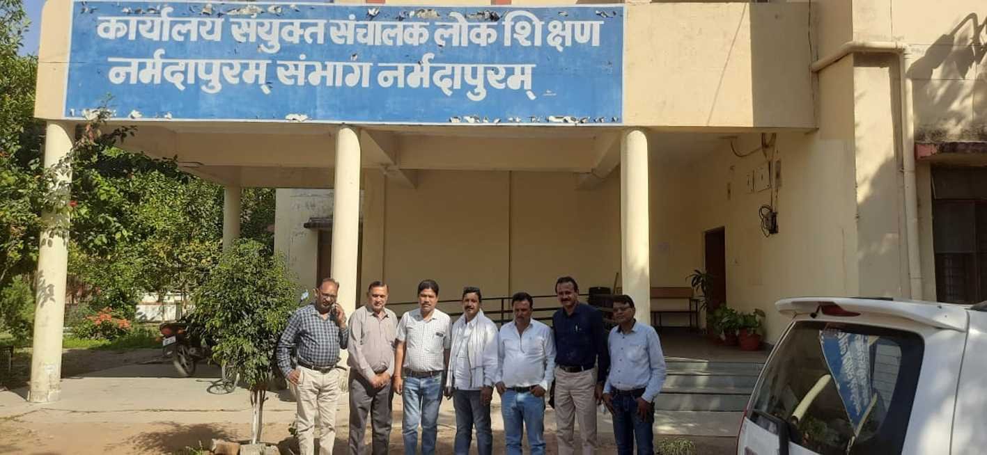राज्य शिक्षक संघ ने संयुक्त संचालक को सौंपा ज्ञापन