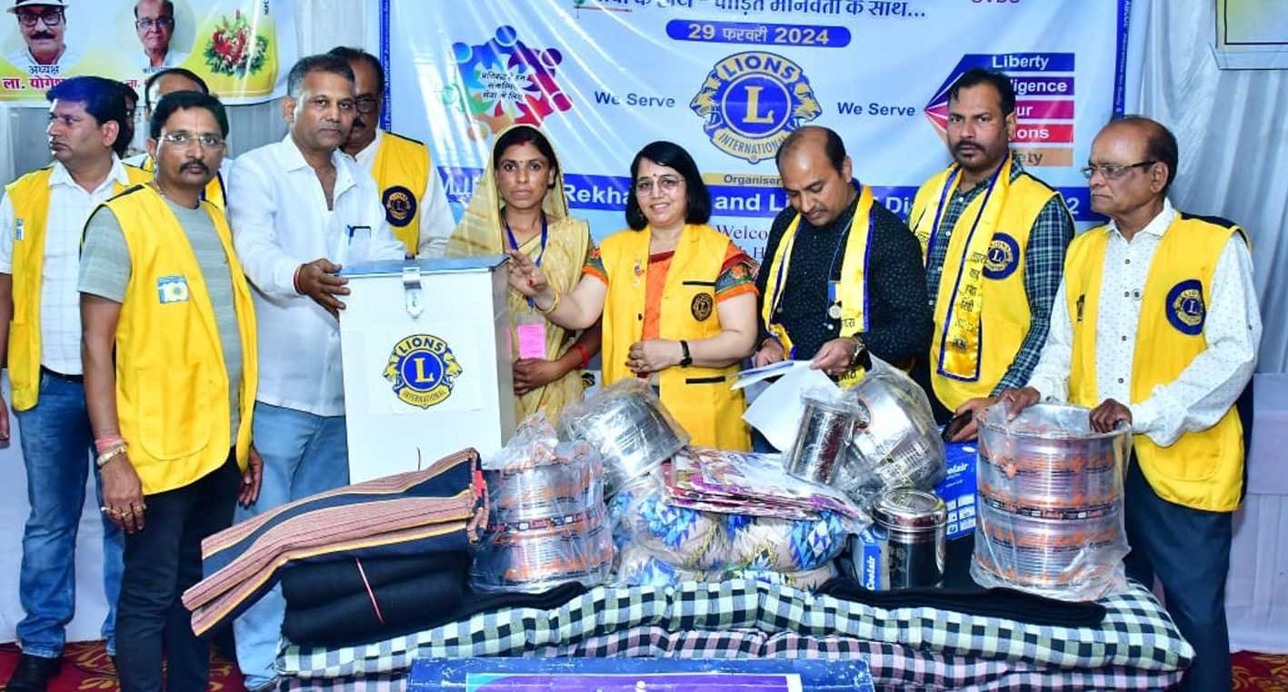 लायंस क्लब ने पीड़ितों को बांटी राहत सामग्री