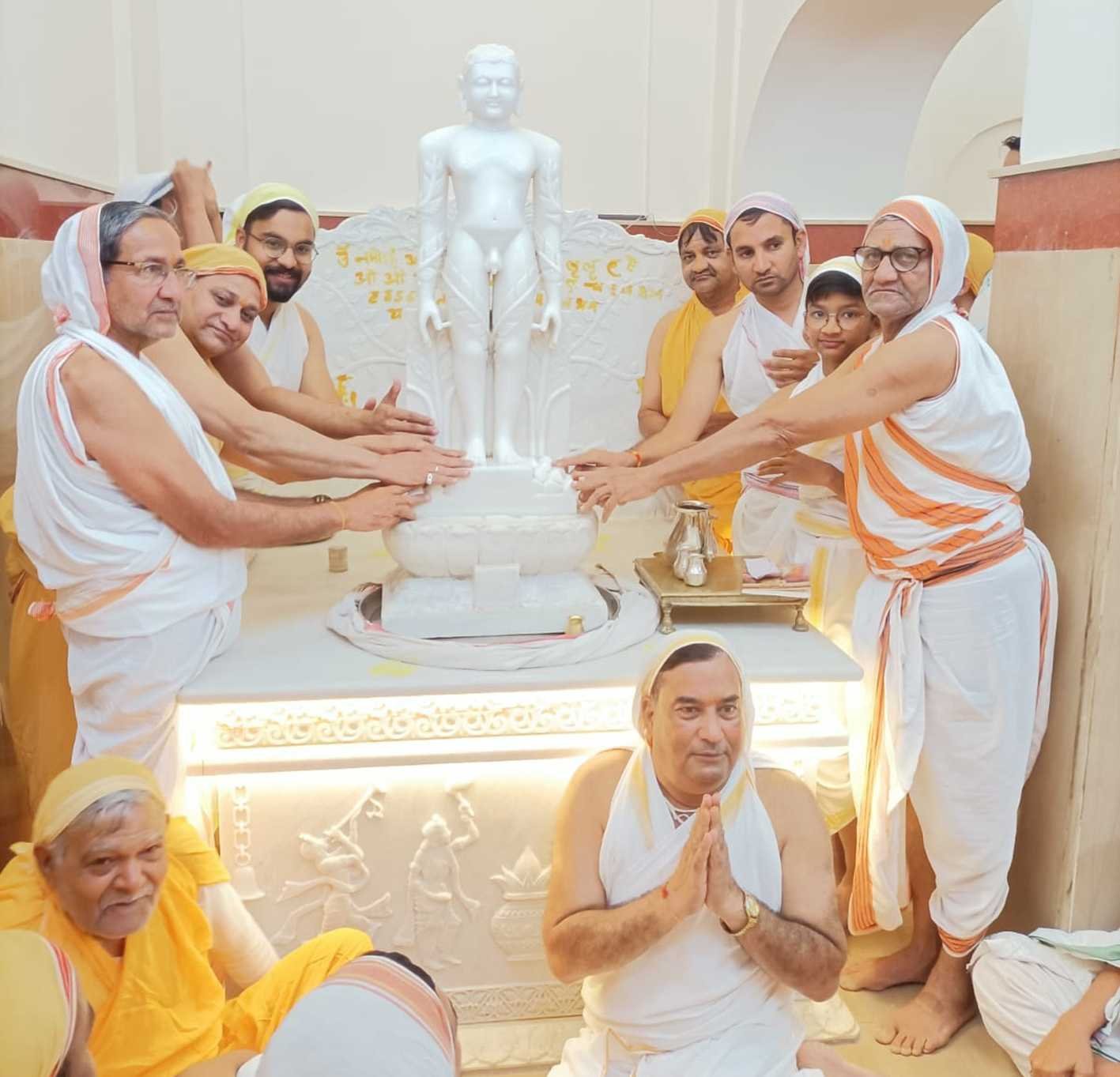 जयकारों के साथ…  नवनिर्मित मार्बल की वेदी पर विराजे भगवान बाहुबली
