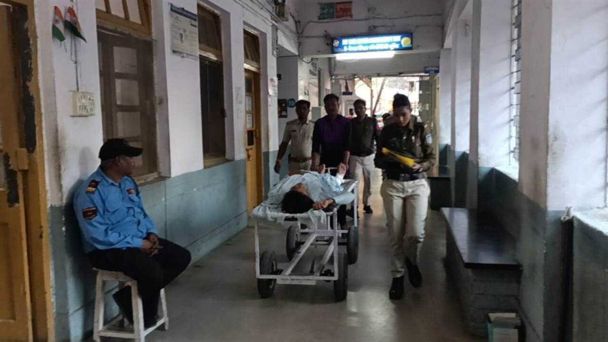 चेकिंग के दौरान बदमाश ने महिला आरक्षक को बादक से मारी टक्कर, पैर हुआ फ्रैक्चर, आरोपित गिरफ्तार