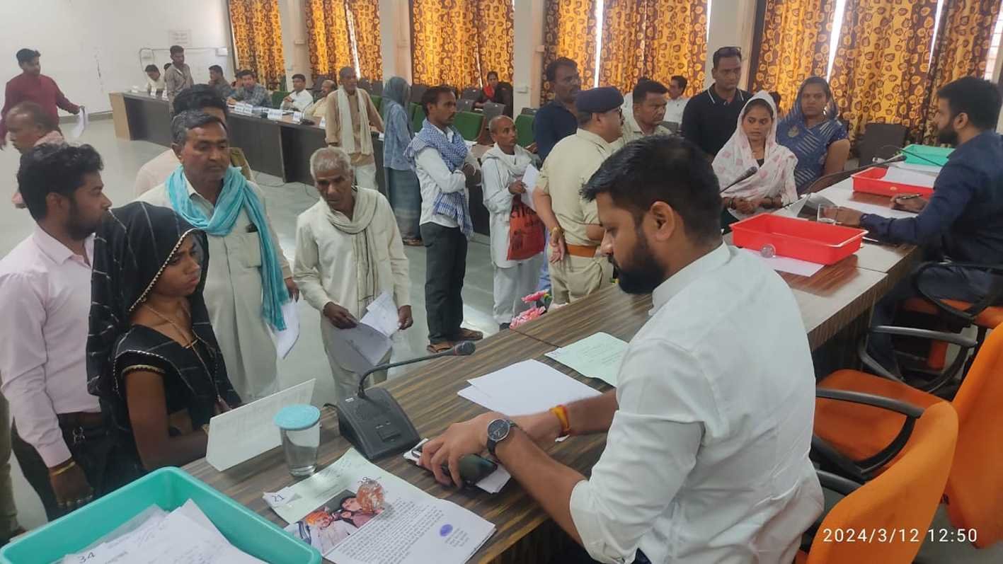 जनसुनवाई में सुनी नागरिकों की समस्याएं