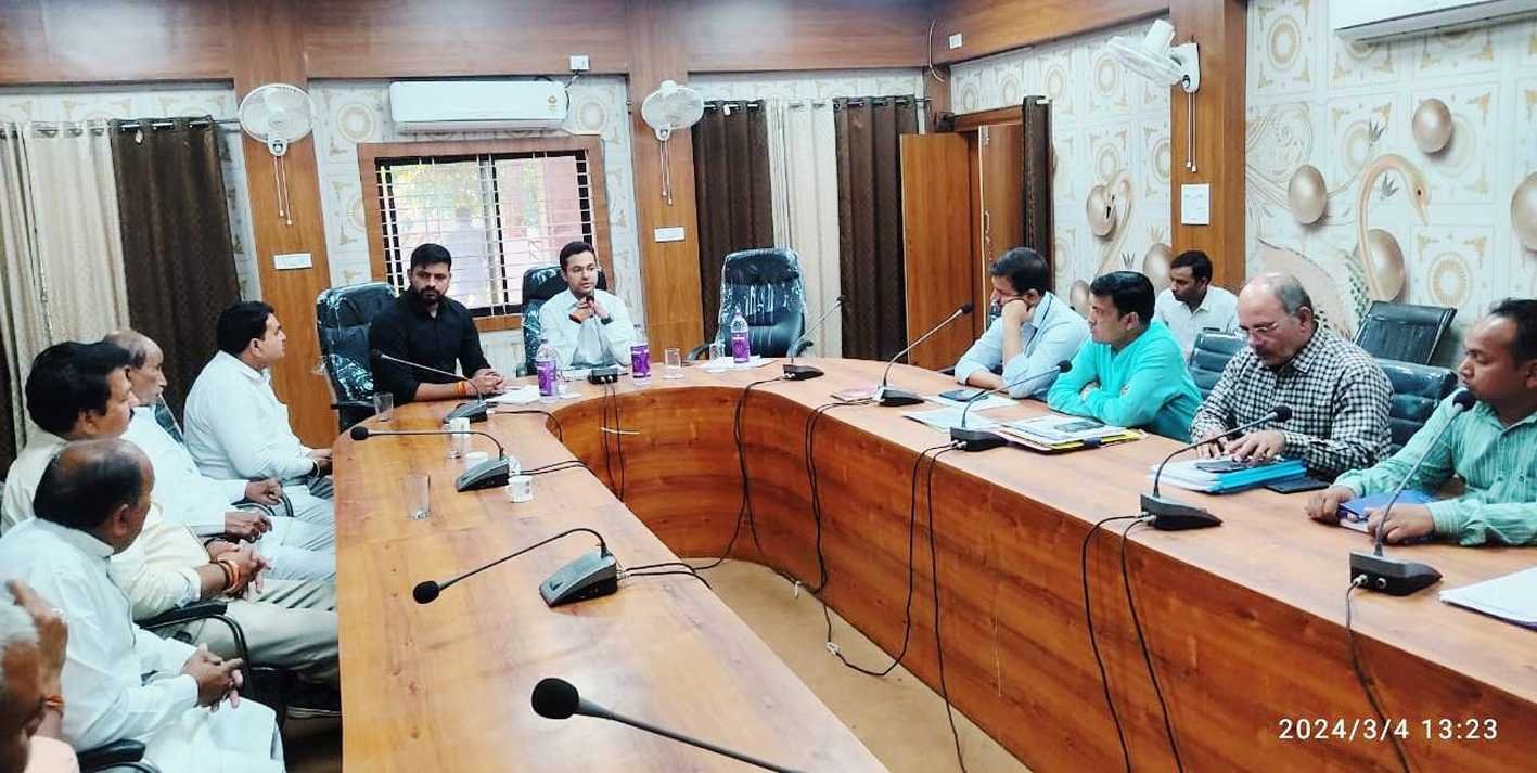 कलेक्टर ने कृषि, उद्यानिकी व सहकारिता योजनाओं की समीक्षा की