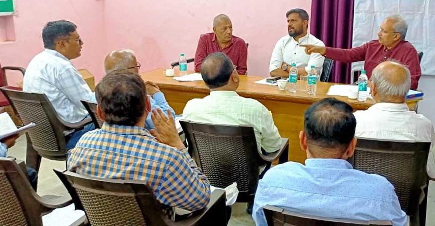 जिपं सीईओ ने की स्वास्थ्य कार्यक्रमो की समीक्षा
