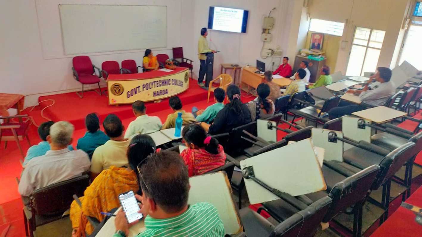 एमसीएमसी समिति व टीवी अवलोकन दल का प्रशिक्षण संपन्न