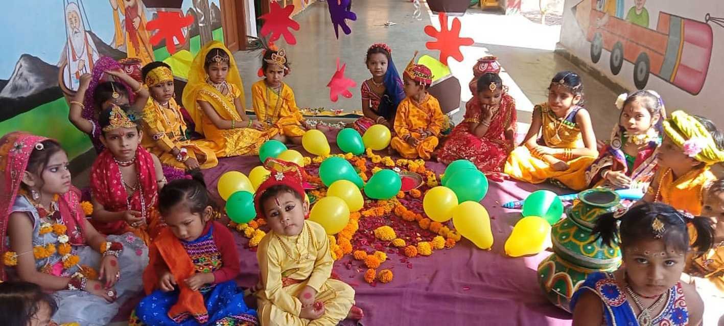 शिशु वाटिका में मनाया होली उत्सव  