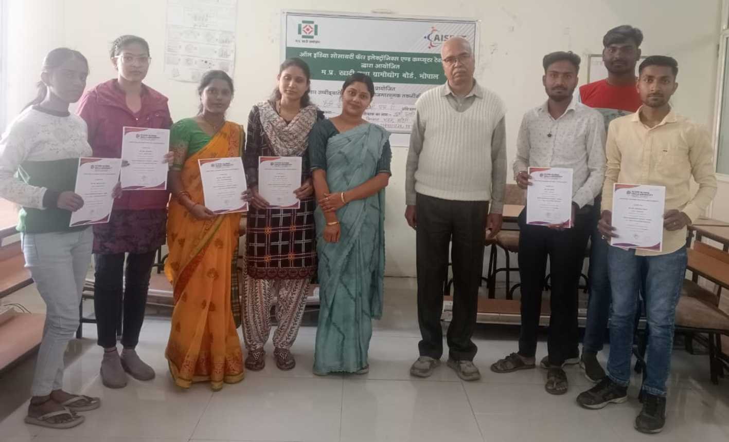83 दिवसीय प्रशिक्षण…  आइसेक्ट ने २५ युवाओं को बांटे प्रमाण-पत्र