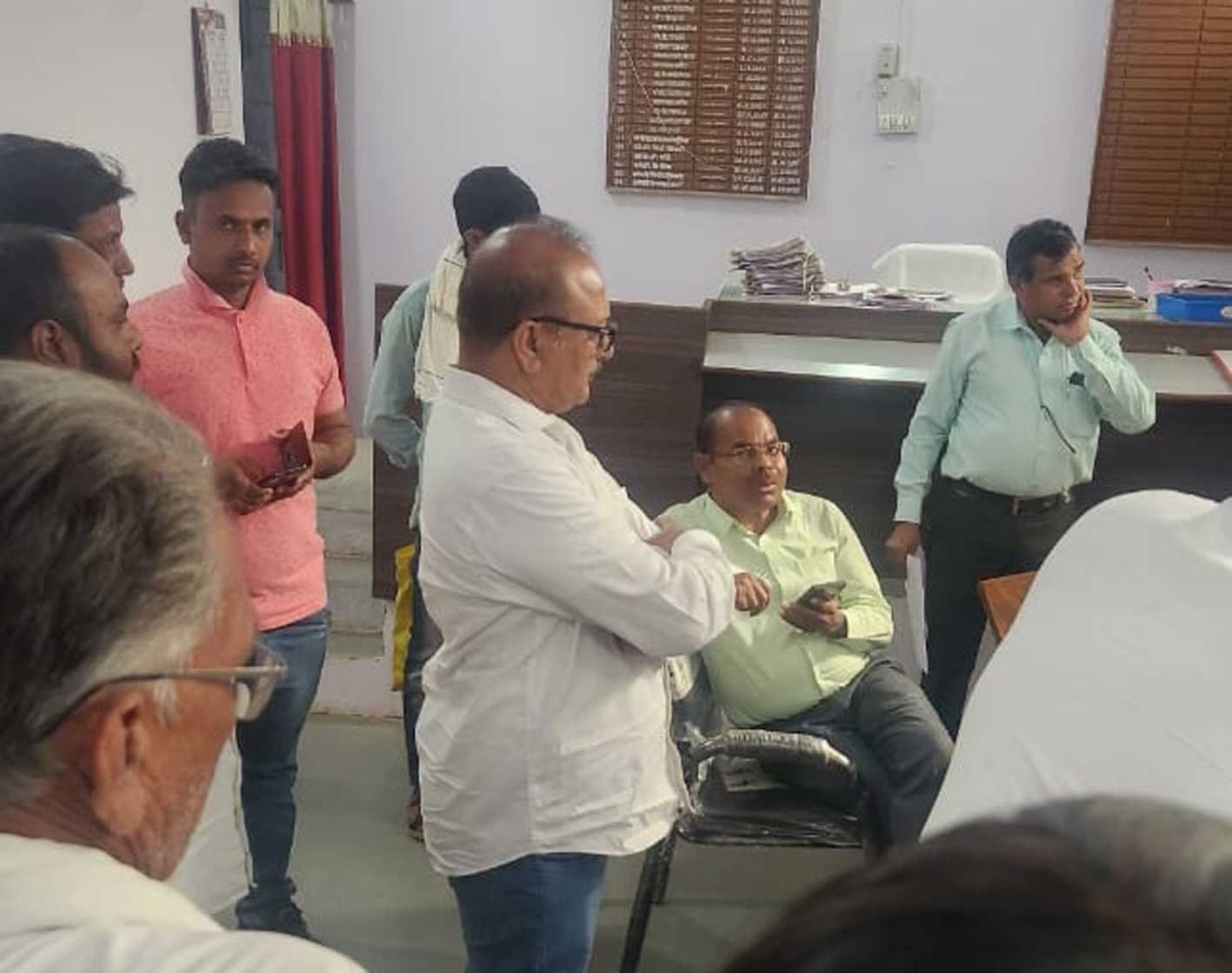 जख्म पर मरहम का प्रयास …  पीड़ितों के साथ एसडीएम से मिला प्रतिनिधीमंडल