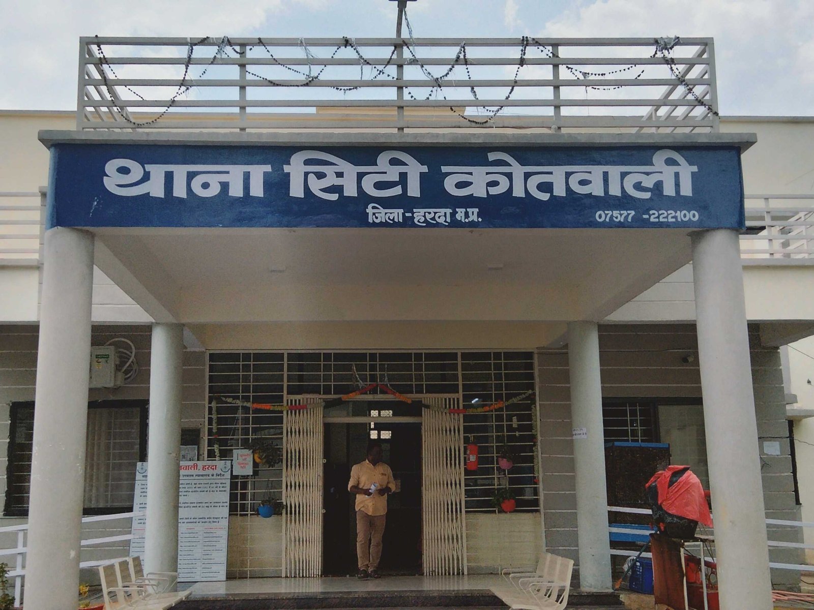 अवैध धंधों के विरूद्ध अभियान….  नशे के कारोबारियों पर पुलिस ने कसा शिंकजा